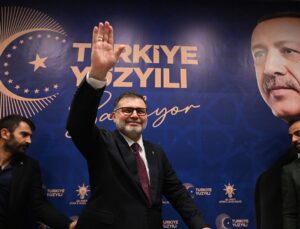 AK Parti İzmir İl Başkanlığında devir teslim töreni yapıldı