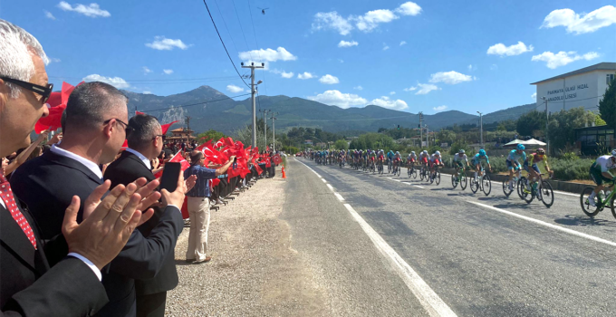 CUMHURBAŞKANLIĞI TÜRKİYE BİSİKLET TURU KEMALPAŞA’DAN GEÇTİ