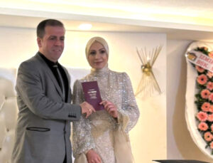 AHMET TAHRAN VE SERAP YALÇIN DÜNYA EVİNE GİRDİ