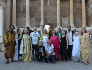 // Tiyatro Doğduğu Topraklarda Yeniden Canlanıyor: Salihli’de 10. Uluslararası Dionysos Tiyatro Şenliği Başlıyor