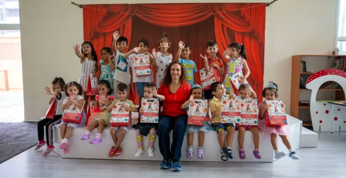 Karşıyaka Belediyesi’nden 2 bin öğrenciye kırtasiye seti