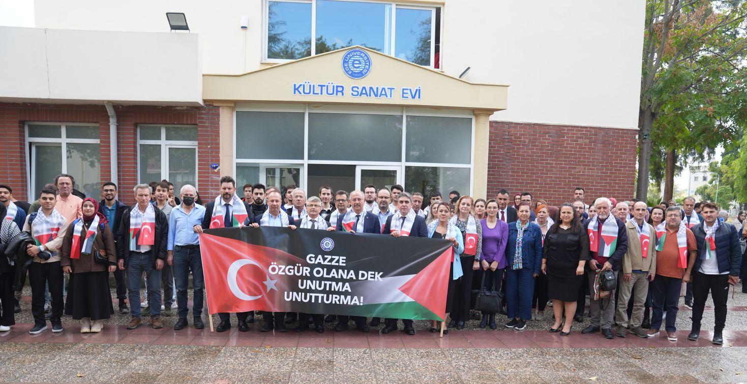 Ege Üniversitesinde, Gazze soykırımı bir kez daha protesto edildi