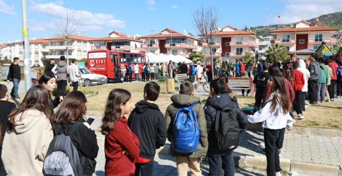 Efes Selçuk’ta beslenme çantaları dayanışma ile doluyor